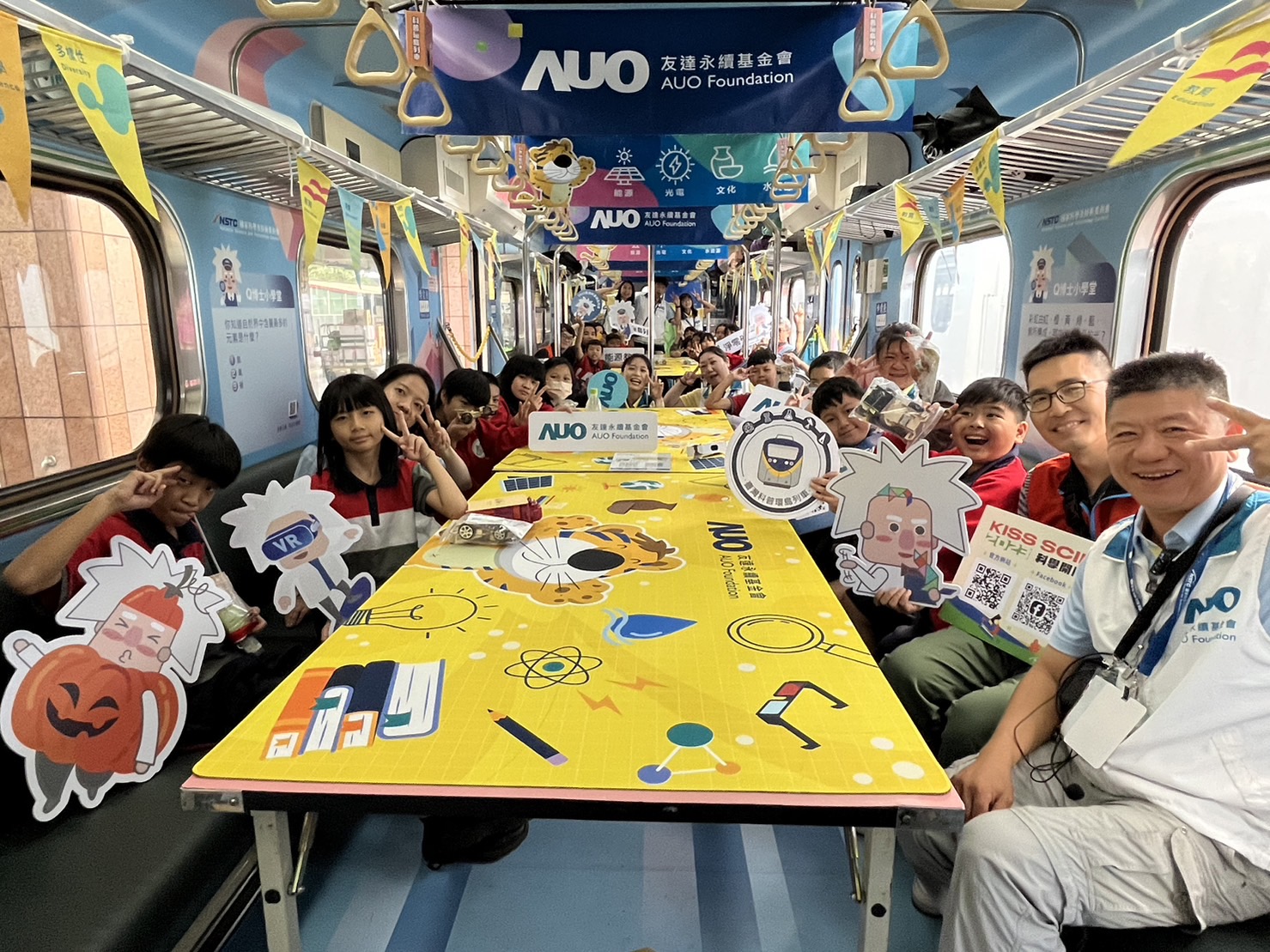 3499拉斯维加斯永續基金會參與「臺灣科普環島列車」，設計基礎科學車廂課程，以「淨零碳排和永續能源」為主題，讓學生透過創意實驗認識淨零知識，以及思考生活中的減碳行為